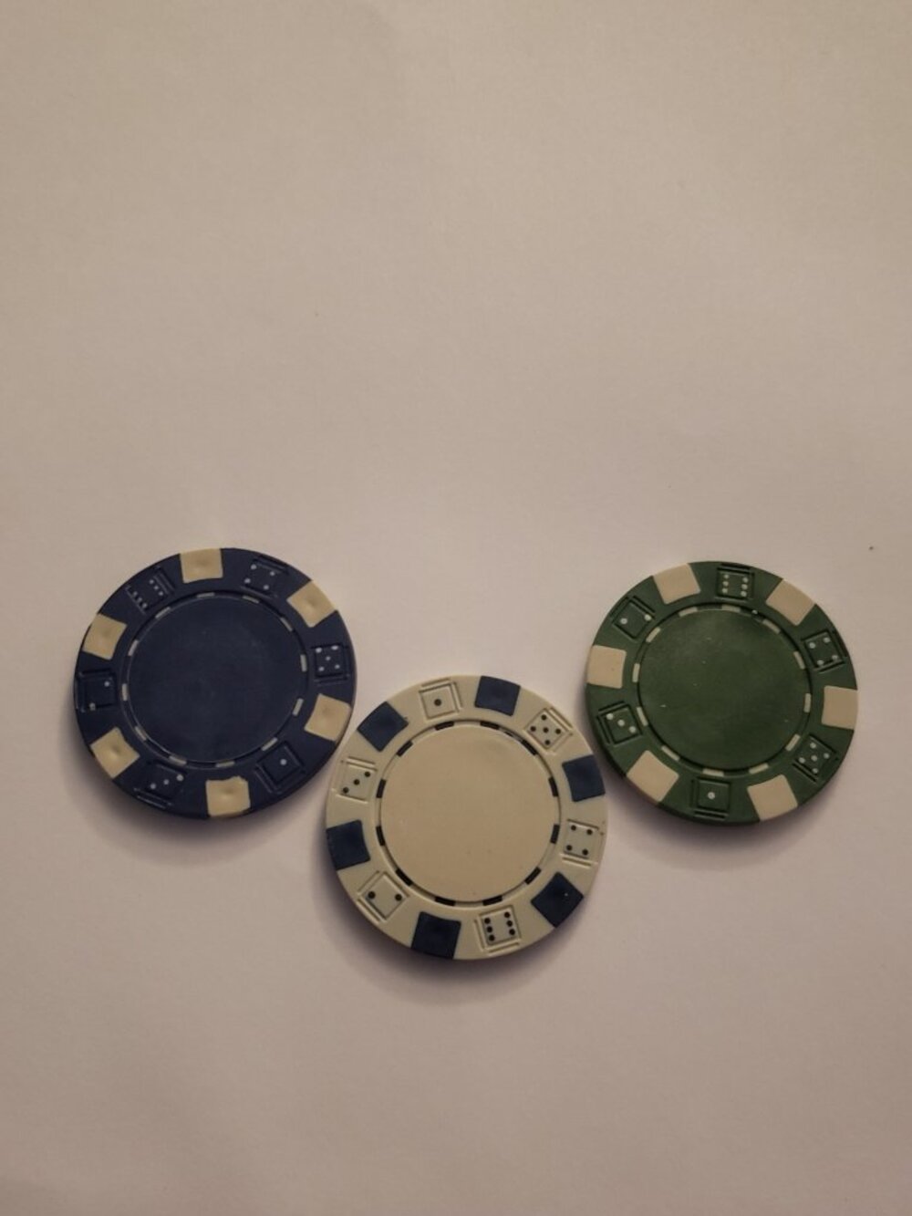 96 Poker Chips 3 Color Set Embossed Texas Holder Metal Tin Blue Green White - Picture 3 of 16